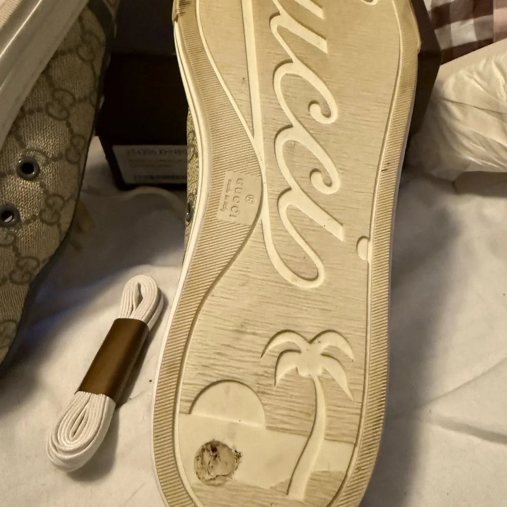 Gucci Tessuto sneakers 39.5 Preloved gently worn and ready for new adventures.